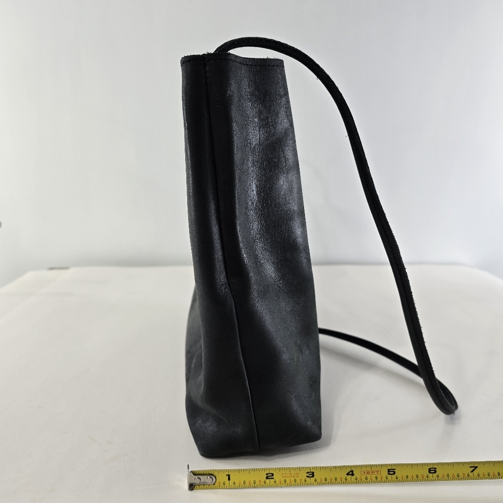 Able Black Shoulder Bag with Sophisticated Design - Picture 6 of 16